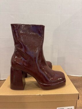 Steve Madden Banish Platform Boots Glossy Cognac Patent Finish Size 9.5